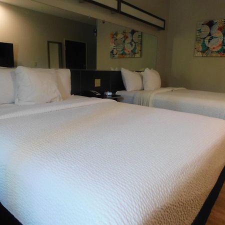Microtel Inn & Suites By Wyndham Wheeling At The Highlands Triadelphia Екстериор снимка