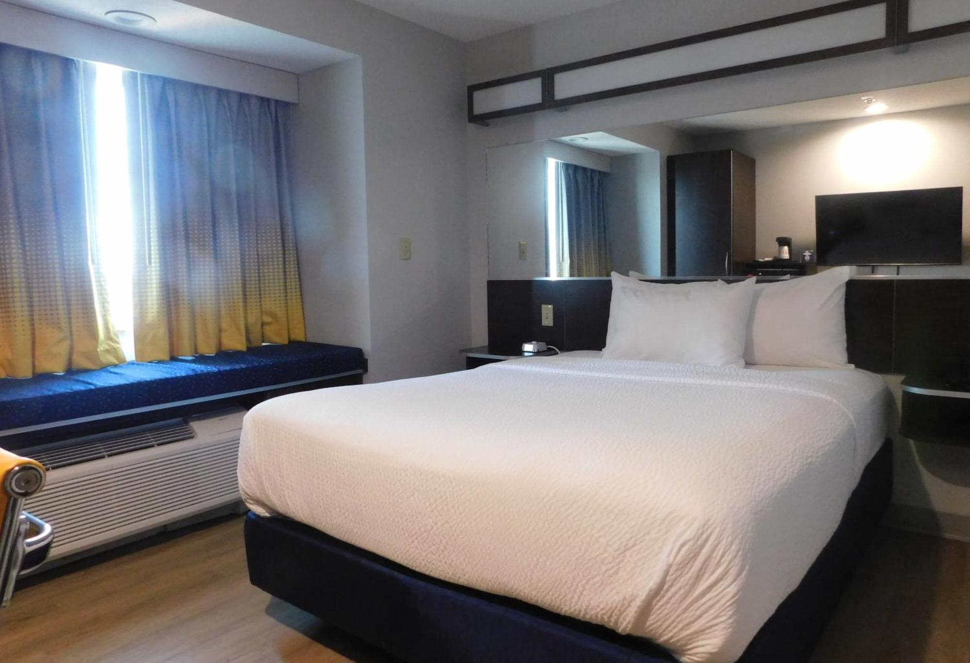 Microtel Inn & Suites By Wyndham Wheeling At The Highlands Triadelphia Екстериор снимка