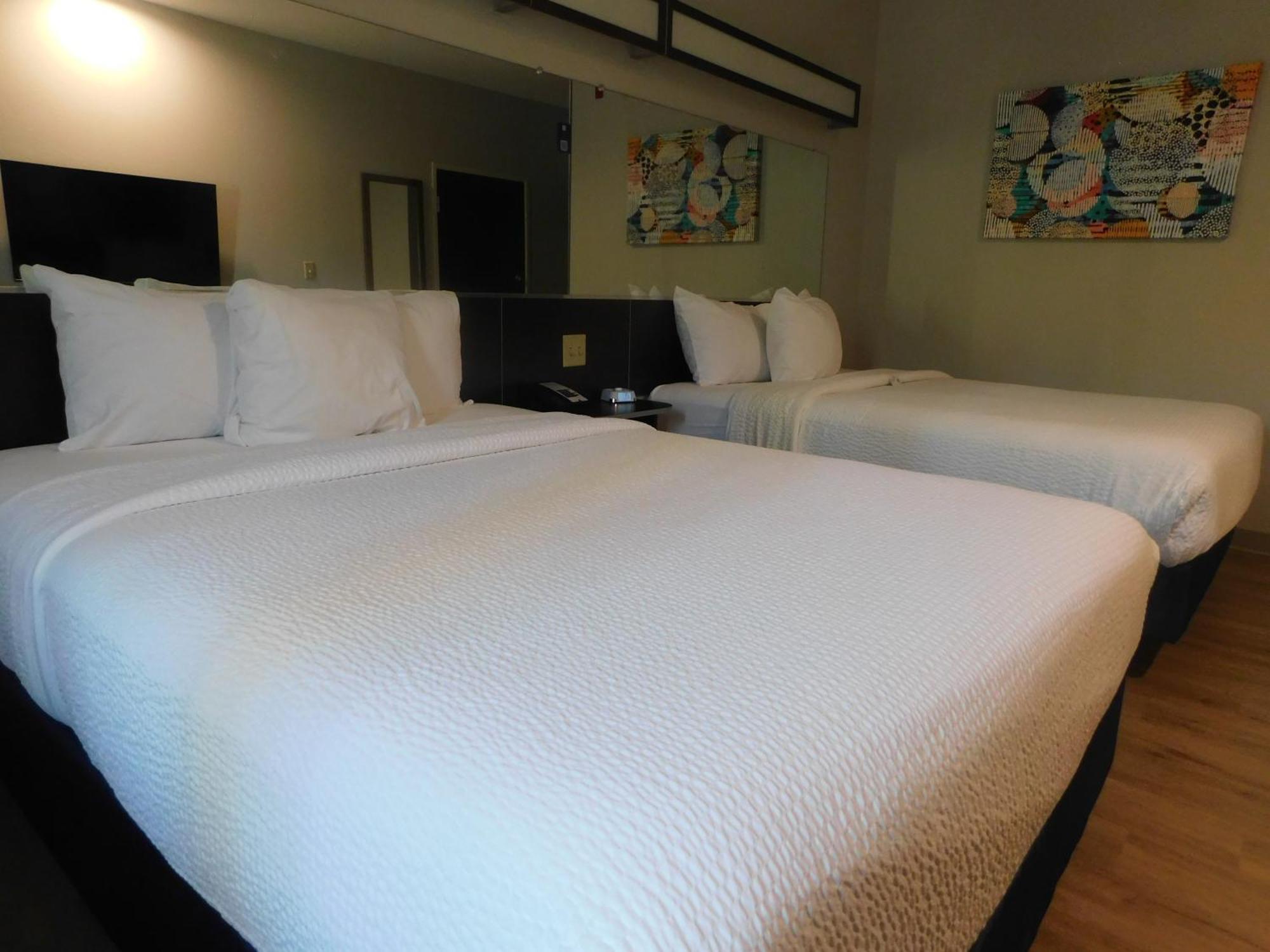 Microtel Inn & Suites By Wyndham Wheeling At The Highlands Triadelphia Екстериор снимка