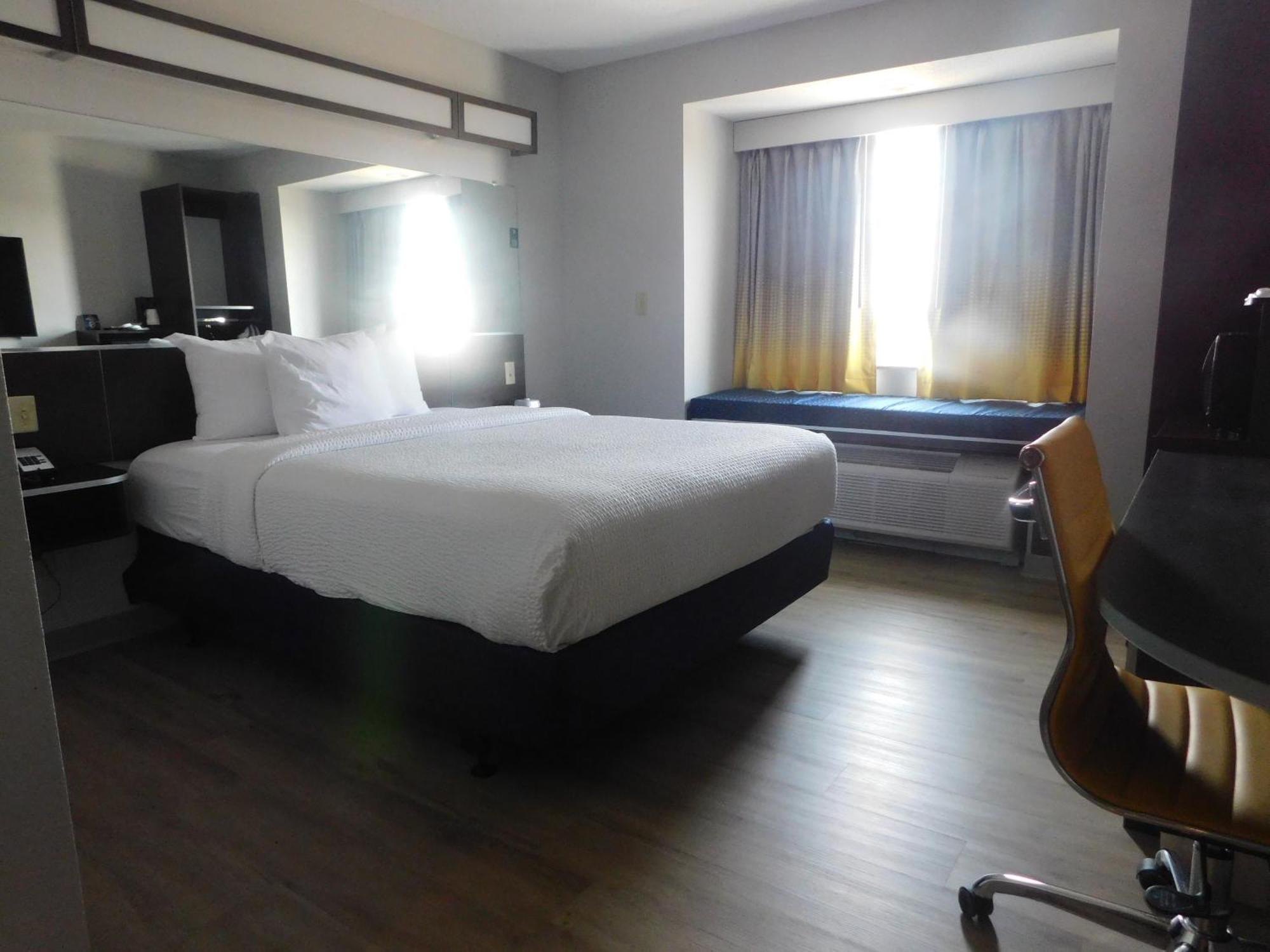 Microtel Inn & Suites By Wyndham Wheeling At The Highlands Triadelphia Екстериор снимка