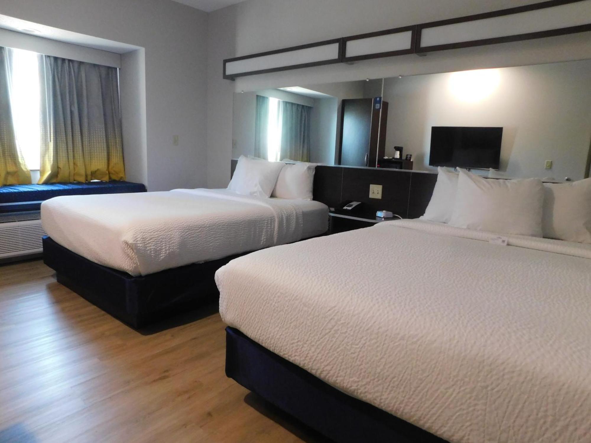 Microtel Inn & Suites By Wyndham Wheeling At The Highlands Triadelphia Екстериор снимка