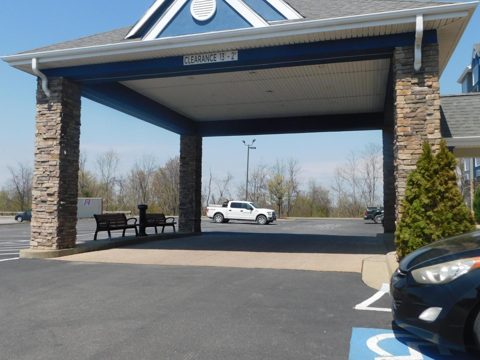 Microtel Inn & Suites By Wyndham Wheeling At The Highlands Triadelphia Екстериор снимка