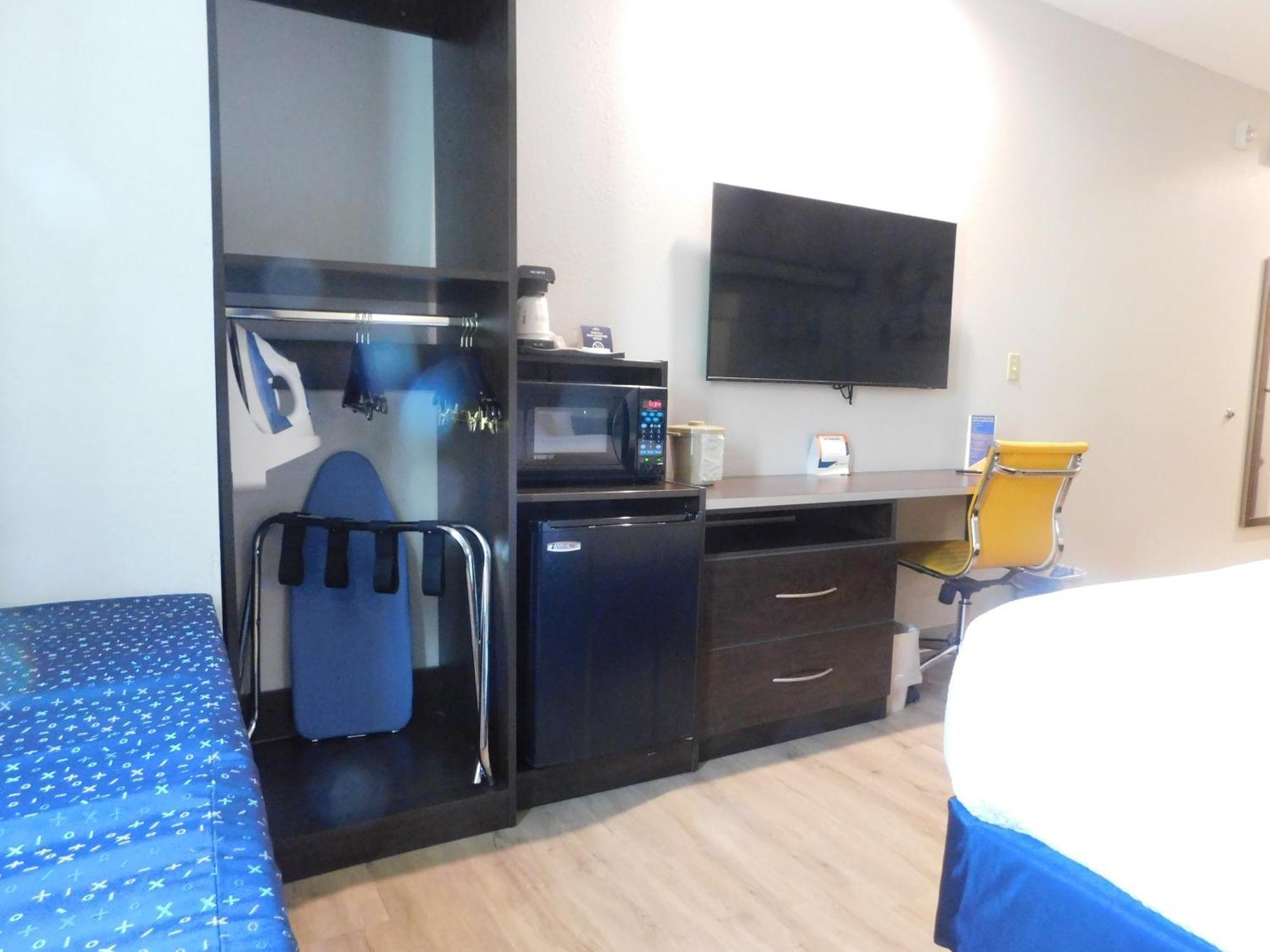 Microtel Inn & Suites By Wyndham Wheeling At The Highlands Triadelphia Екстериор снимка
