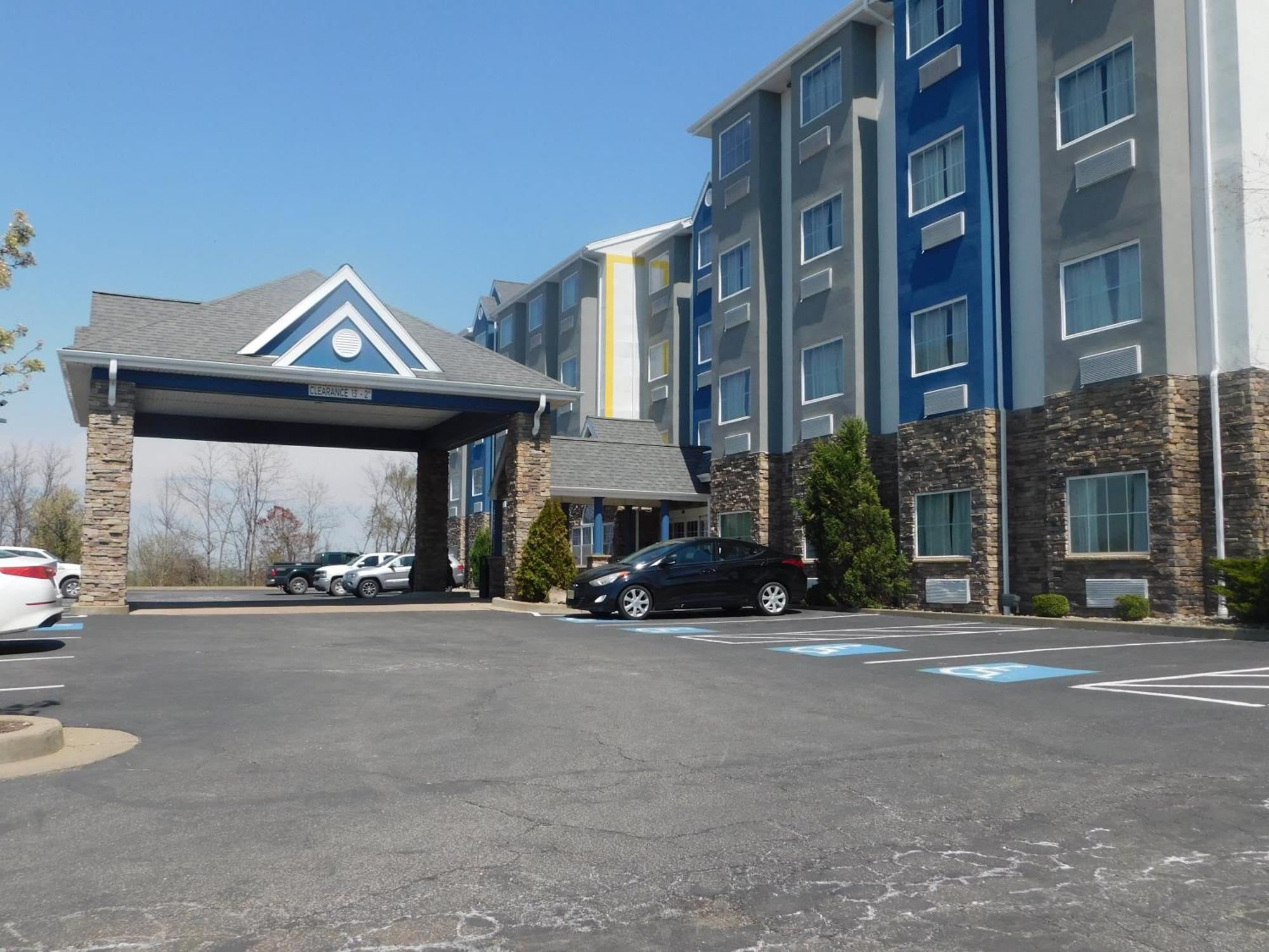 Microtel Inn & Suites By Wyndham Wheeling At The Highlands Triadelphia Екстериор снимка