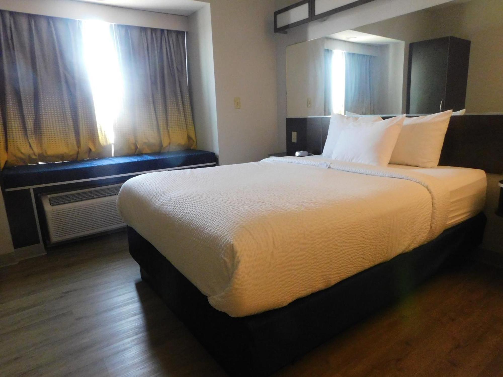 Microtel Inn & Suites By Wyndham Wheeling At The Highlands Triadelphia Екстериор снимка