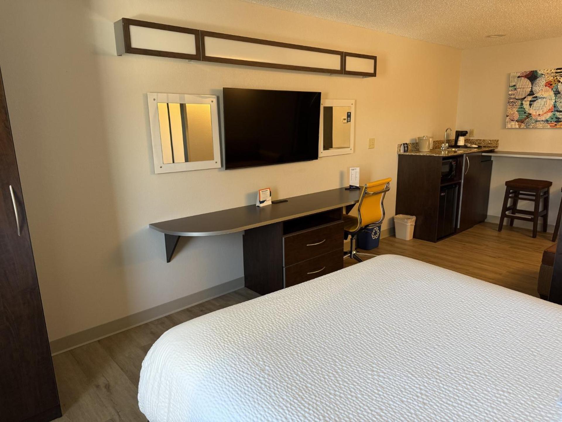 Microtel Inn & Suites By Wyndham Wheeling At The Highlands Triadelphia Екстериор снимка