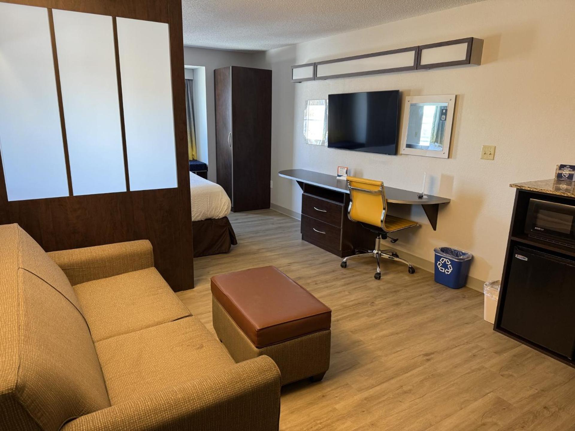 Microtel Inn & Suites By Wyndham Wheeling At The Highlands Triadelphia Екстериор снимка