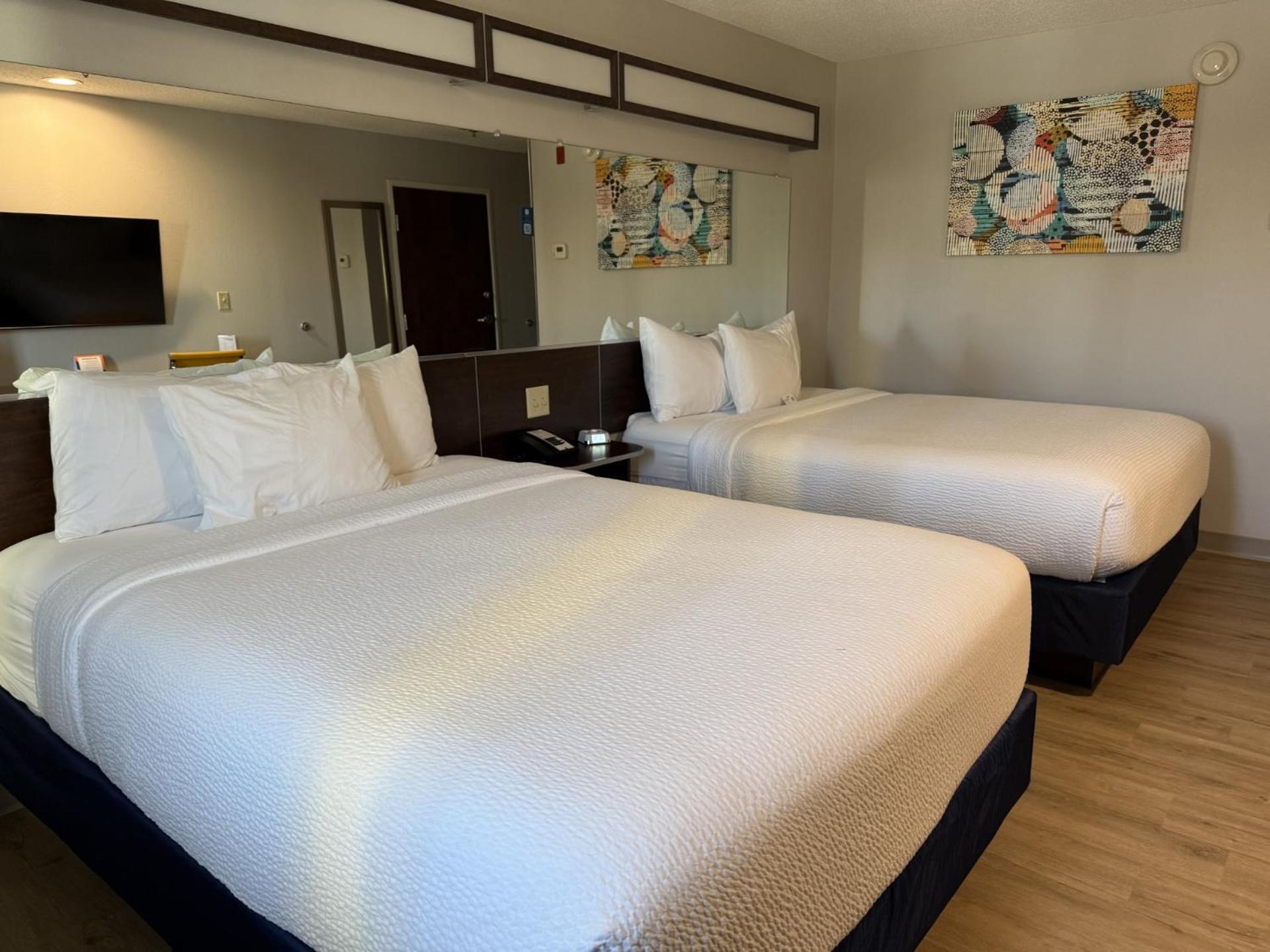 Microtel Inn & Suites By Wyndham Wheeling At The Highlands Triadelphia Екстериор снимка