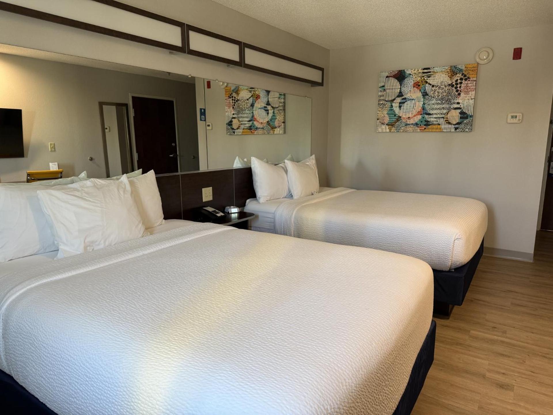 Microtel Inn & Suites By Wyndham Wheeling At The Highlands Triadelphia Екстериор снимка