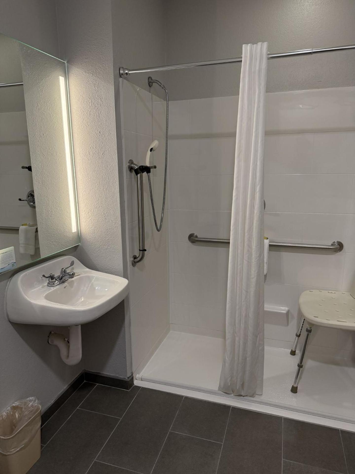 Microtel Inn & Suites By Wyndham Wheeling At The Highlands Triadelphia Екстериор снимка