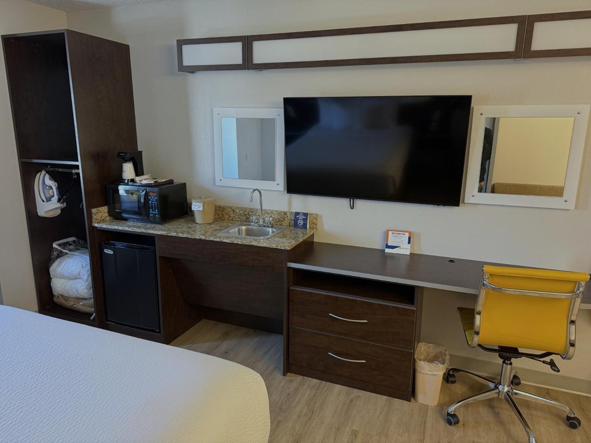 Microtel Inn & Suites By Wyndham Wheeling At The Highlands Triadelphia Екстериор снимка
