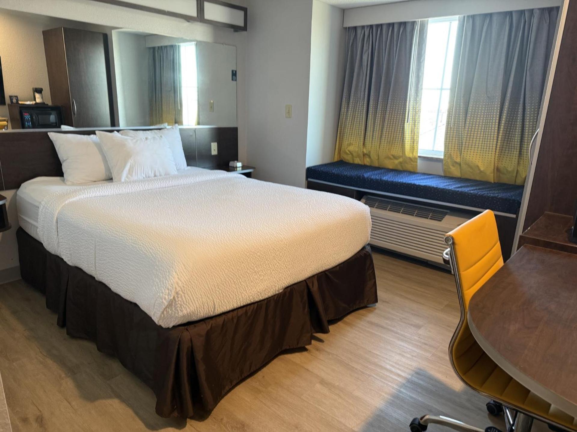 Microtel Inn & Suites By Wyndham Wheeling At The Highlands Triadelphia Екстериор снимка